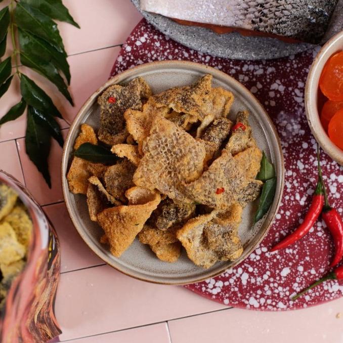 

NEW PRODUK IRVINS SALTED EGG SALMON SKIN 230 GR (BIG) MRWORLDSHOPPER !!!!!