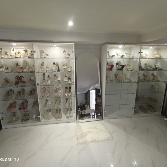 LEMARI PAJANGAN TAS/LEMARI KACA/LEMARI MINIMALIS MEWAH/RAK TAS