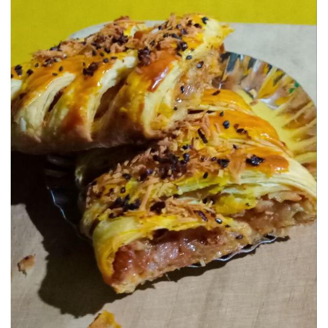 

Strudel Pastry Isian Ayam Sosis
