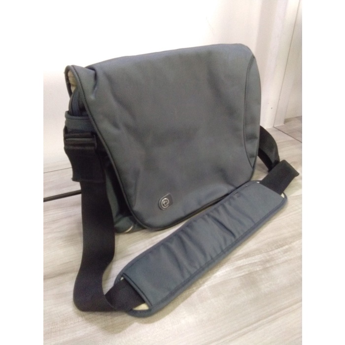 Booq Taipan shadow L - Gray