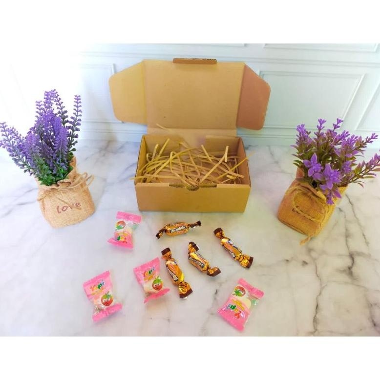

TRY HAMPERS SNACK BOX TERMURAH GIFT/WISUDA. ISI 7PCS Free Request Kartu Ucapan WAJIB MENGGUNAKAN BUBLEWARP TERLARIS