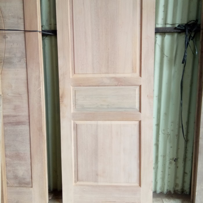 [Baru] Kusen Kayu Dan Pintu Panel Kamper Terbaru