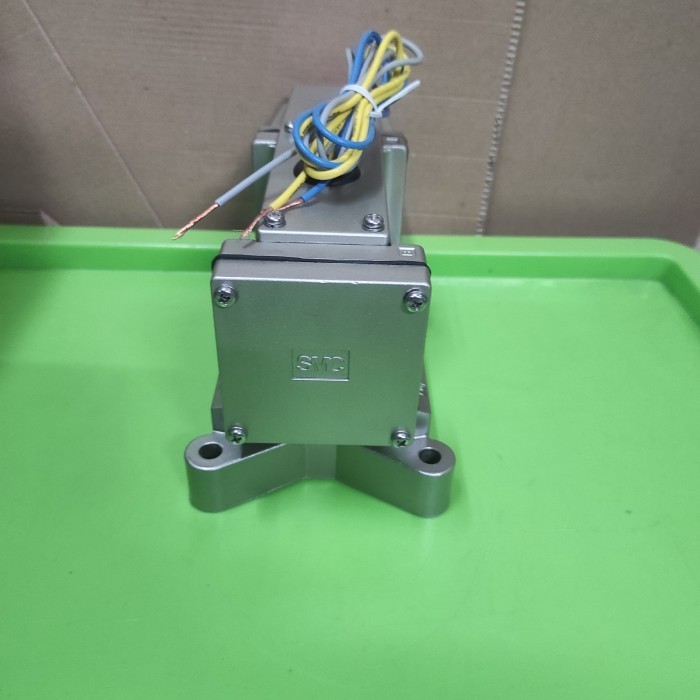 READY SOLENOID VALVE SMC VS4140 100 V