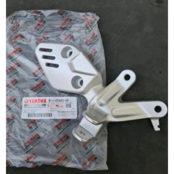 Breket Dudukan Footstep Depan Kanan Yamaha Xsr 155 Part Original Yama