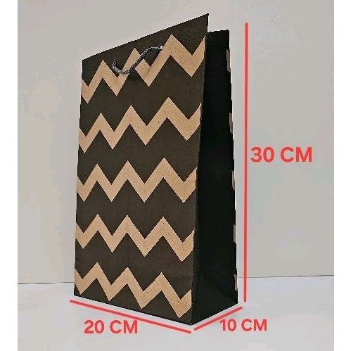 

Paperbag R6 Panjang Motif Zig Zag size 20 x 10 x 30 ( P x L x T) Tas Songgong, Tas Kertas , Tas Souvenir, Tas Kado