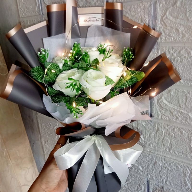 

Buet bunga mawar + lampu (bunga artificial)