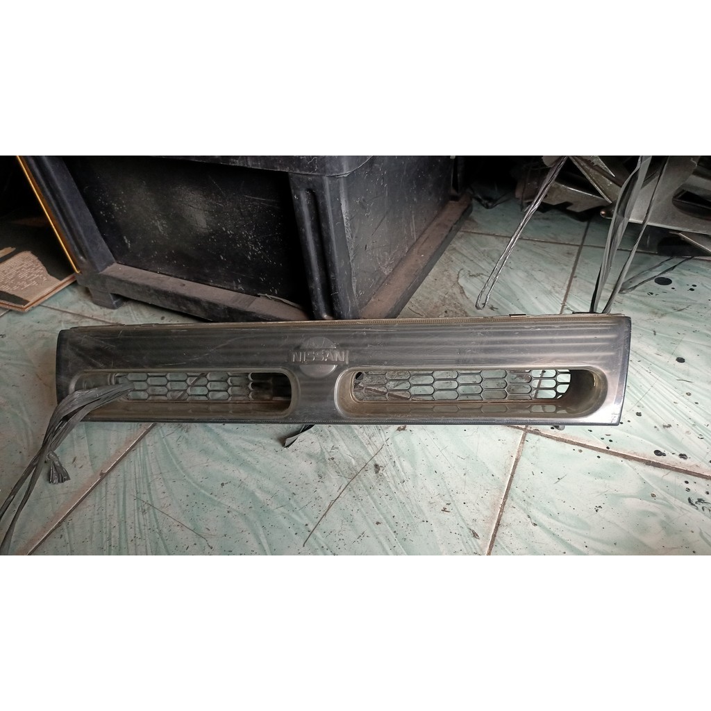 Grill Nissan cefiro A31 original