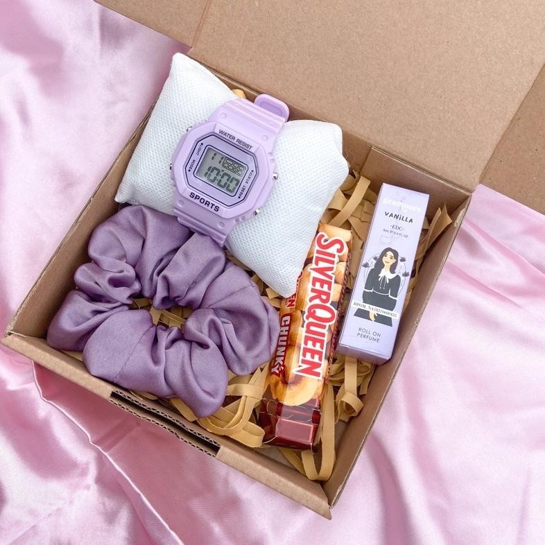 

PROMO MURAH [IDYAN] GIFTBOX JAM KADO JAM SCRUNCHIE COKLAT / GRADUATION / VALENTINE / KADO NATAL / HAMPERS LEBARAN / KADO PACAR / KADO CEWEK / KADO DOI