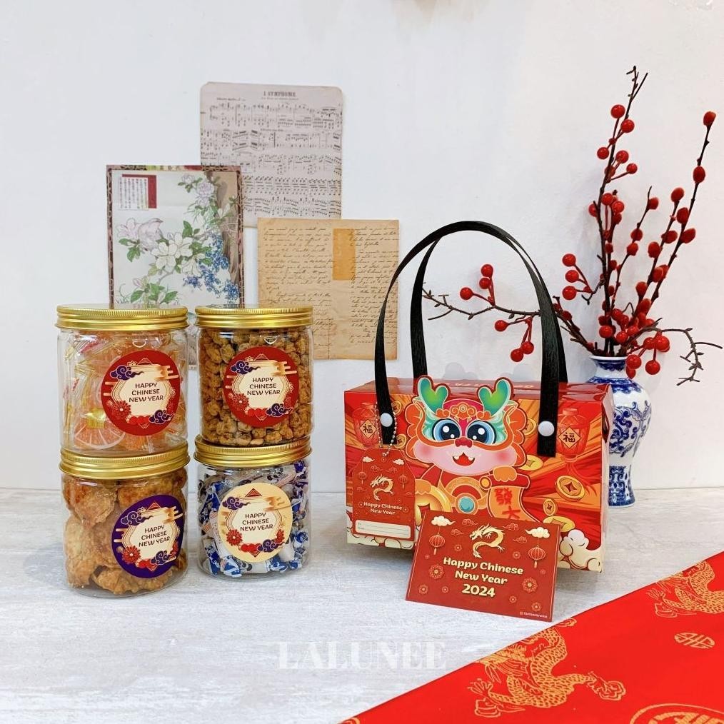 

CNY Hampers Snack Imlek 2024 Tahun Naga - Parcel Souvenir Kue Kering Sincia - Chinese and Lunar New Year