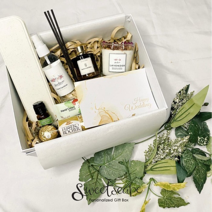 

Ready Gift Box Package 89-Paket Hampers 89- Happy Wedding