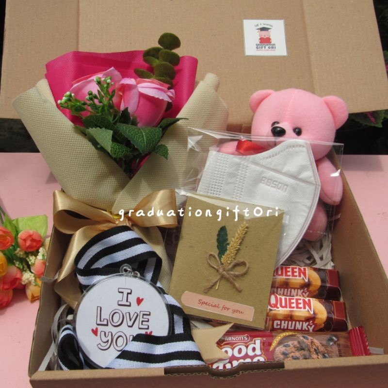 

CTO HAMPERS COKLAT VALENTINE SILVERQUEEN CUNKYBEAR SM3