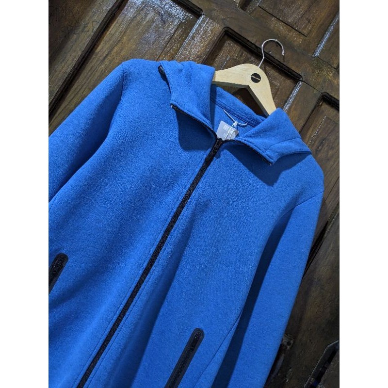 UNIQLO ZIP HOODIE SOFTSHELL