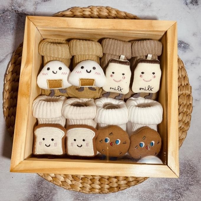 

Hampers Bayi / Wooden Gift Box (Socks) / Kado Lahiran Bayi