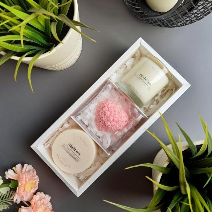 

Hampers (Small Box E) Birthday Graduation Wedding Anniversary Etc