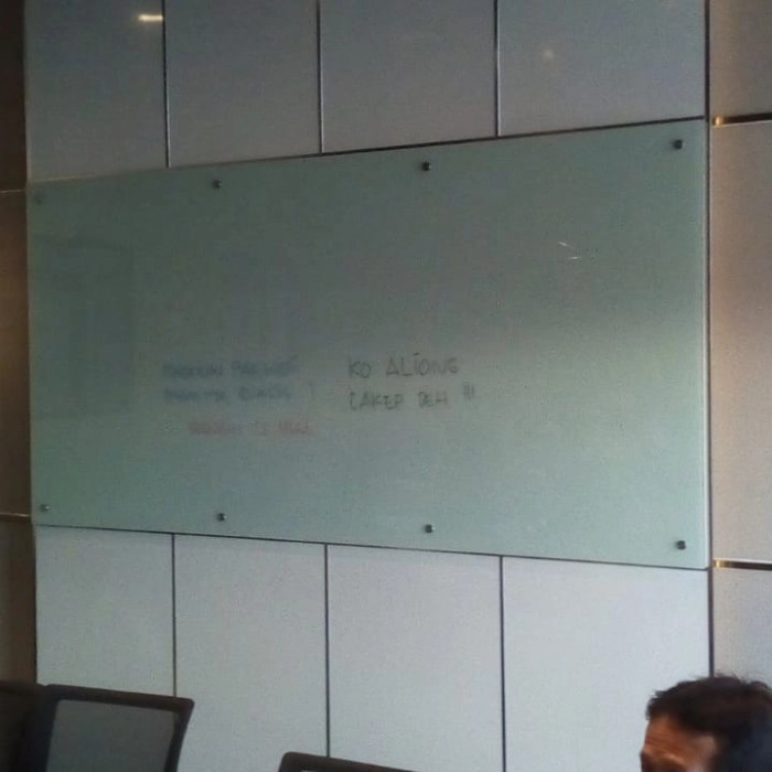 

Glassboard Tebal 8Mm Gantung Uk. Uk120X240Cm