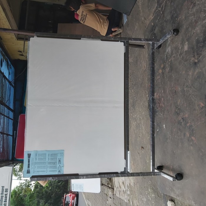 

Whiteboard Standing 90 X 120 Cm -Nonmagnet Bisa Diatur Tinggi Dan Pdek