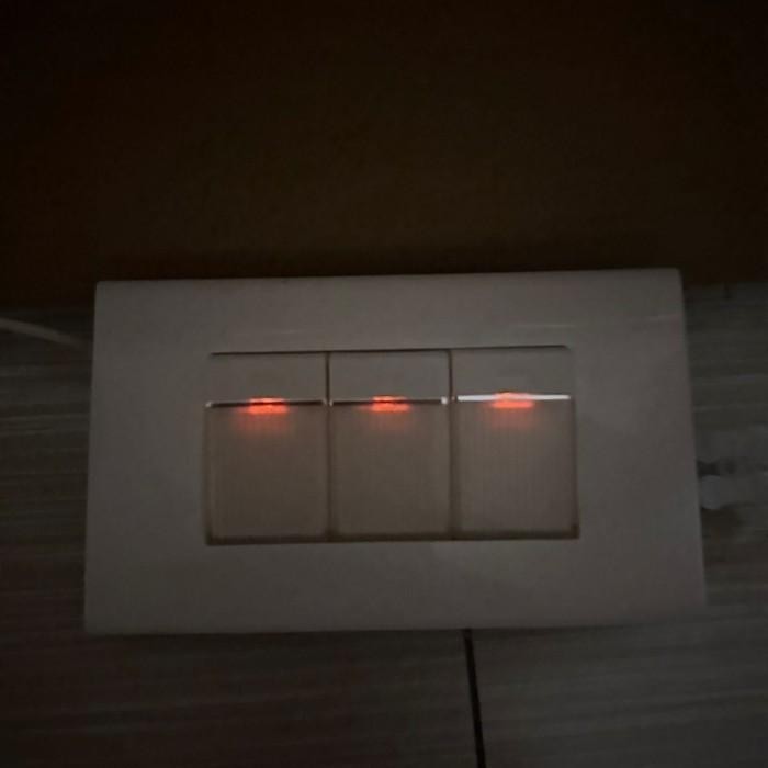 PANASONIC COSMO ART SAKLAR TRIPLE LAMPU / SAKLAR TRIPLE ILLUMINASI