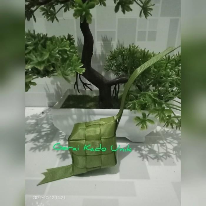 

Ketupat Hias Uk : 4 X 4 Cm, Pita Grossgrain 058