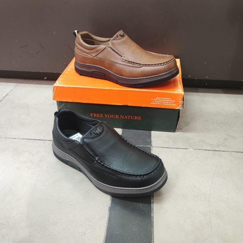 Sepatu Slip On watchout Men shoes