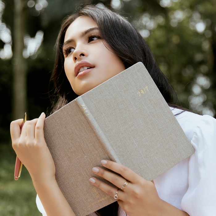 

BARANG TERLARIS Aeris Beaut x Maudy Ayunda Dreamkeeper Journal