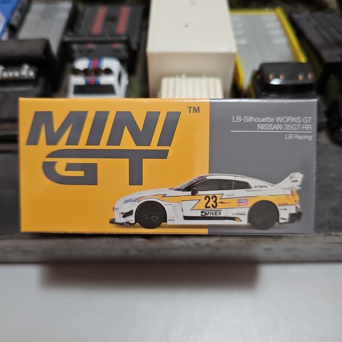 MUST HAVE MINI GT LBWK NISSAN R35 GT-RR TERLARIS