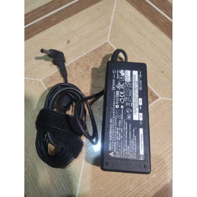 Adaptor/Adapter Laptop Delta 19v 3,95amp 100-240vac