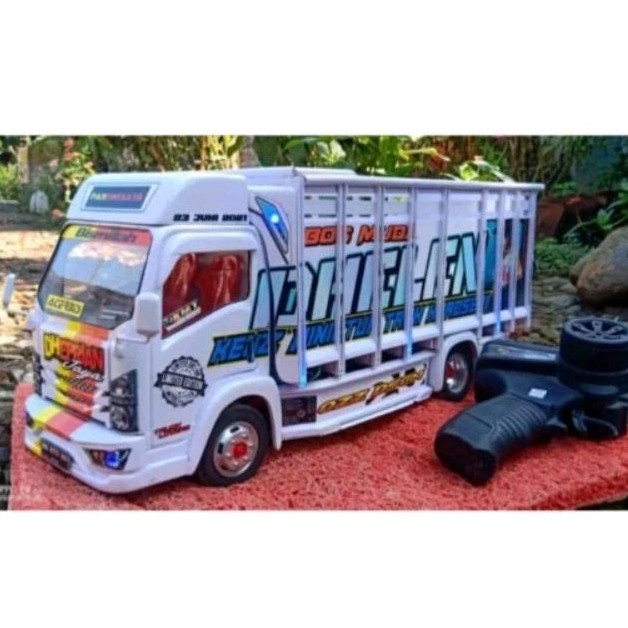 Mainan Miniatur truk oleng remot control rc new tawakal 5 putih full lampu leed kelap kelip