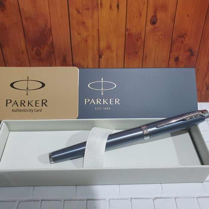 

Ready Pulpen Parker IM New Blue Grey CT Roller Ball Free Grafir Nama