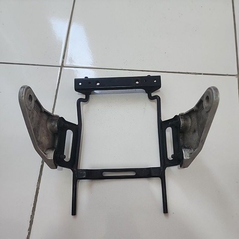 Dudukan Lampu Depan Honda CB400