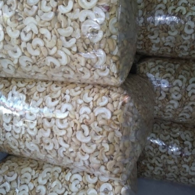

Kacang Mede belah dua 1kg