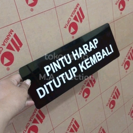 

Pintu Harap Ditutup Kembali Sign board label acrylik Stiker Cuting