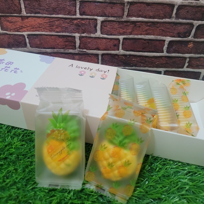 

Limited Kue Kering - Nastar Jumbo - isi 10 pcs - Hampers Idul Fitri Baru!