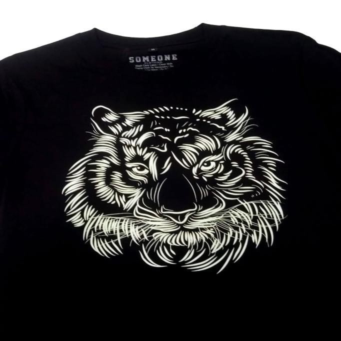 Berkualitas! Kaos Someone Tiger 100D Glow In The Dark - M ,,