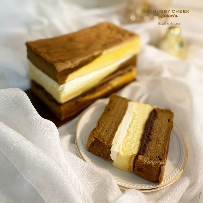 LAPIS SURABAYA COKLAT KEJU / MELTED CREAM CHEESE / COKLAT DARK