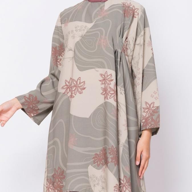 Zm Zaskia Mecca - Lovia Cream Tunik Jelita Indonesia Edisi Maluku