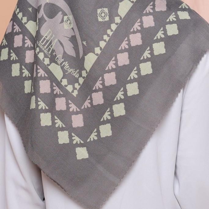 Bia X Cut Meyriska - Euni Storm Gray Scarf Kerudung Segi Empat - Edisi