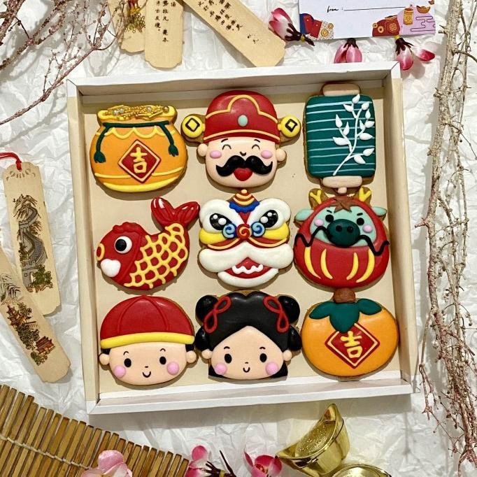 

1 Box Isi 9 Butter Cookies Icing Kukis Hias Imlek Character Sincia Cny Pengiriman Cepat