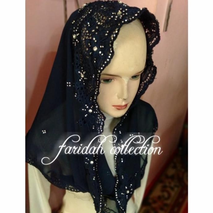 Kerudung Yenny Wahid Payet Swarosky