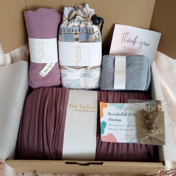 

Kado/ Hampers Rok Plisket Premium + Hijab Pollycotton Premium