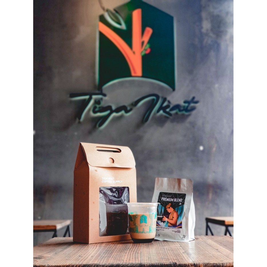 

Hampers Kecil - Parsel Kopi Bubuk / Minuman Box + Kartu Ucapan
