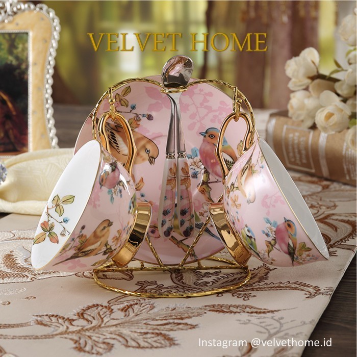 

Cangkir Gold Teacup Couple Hampers Kado Parcel Lebaran Natal Wedding