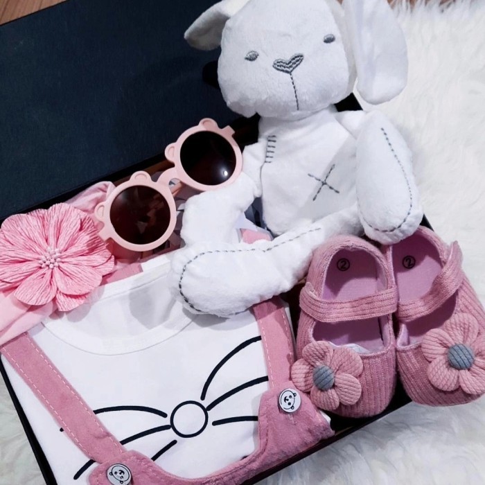 

Cute Bunny White Hampers - Hamper Bayi Perempuan - Kado Bayi Perempuan