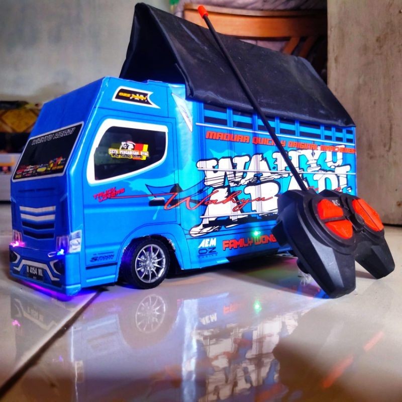 Miniatur Truk Oleng Wahyu Abadi