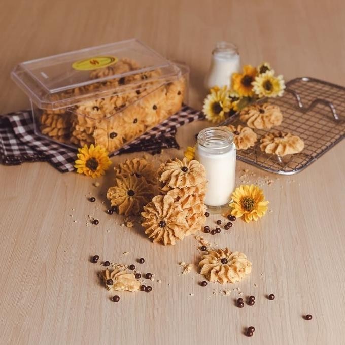 

Best Seller Kue Kering Semprit Renyah Halal Mui Terbaik