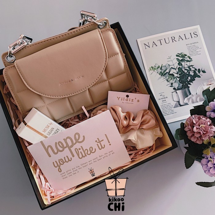 

Ready Kikoochi Gift Box Lotus - Hadiah Kado Ulang Tahun Wanita Pacar Istri