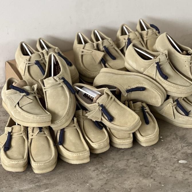 Sepatu Clarks Wallabee Low - Maple Suede