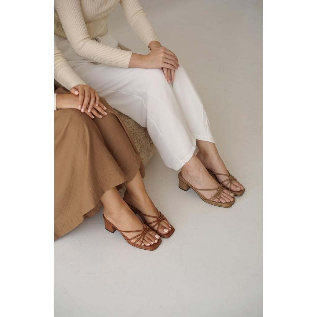 Attera - Josie Heels (Taupe/Walnut)