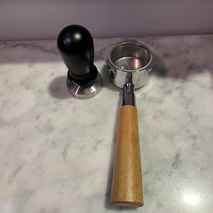 Paket Naked Portafilter 51Mm 3 Kuping + Tamper Klik 51Mm Black Handle