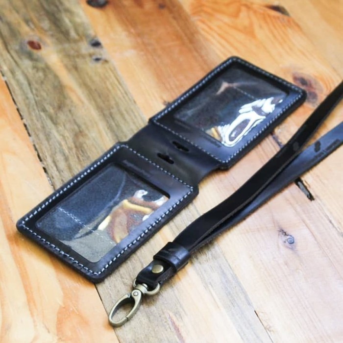 

BARANG TERLARIS ID CARD HOLDER KULIT CUSTOM MODEL LIPAT NAME TAG KULIT CUSTOM NAMA
