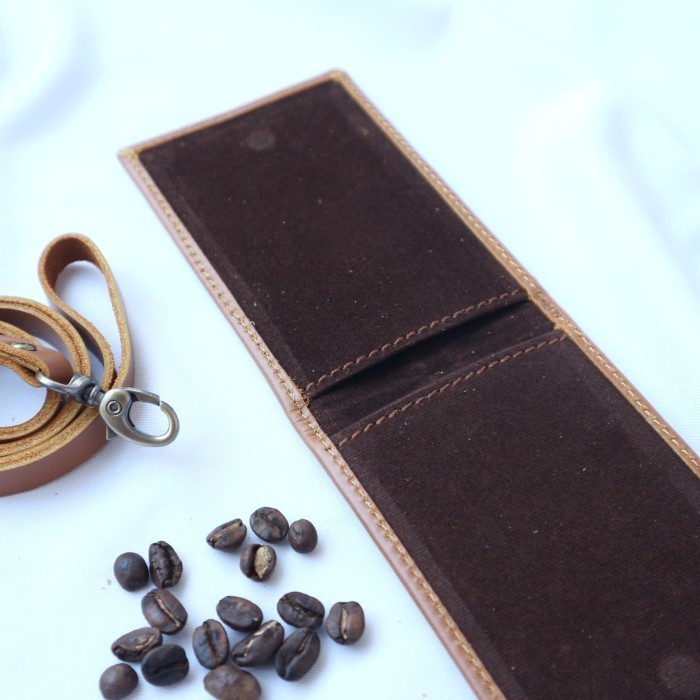 

BARANG TERLARIS ID Card Holder Kulit Name tag kulit 2 muka magnet saku